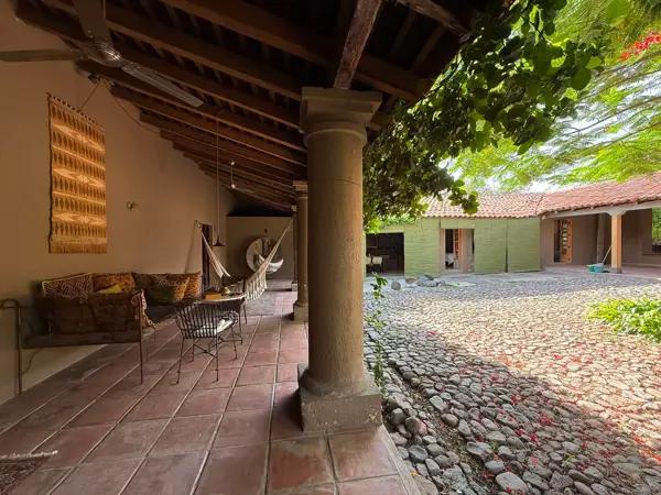 CASA  COLIMOTA EN VENTA EN EL CENTRO DE COMALA PUEBLO MÁGICO