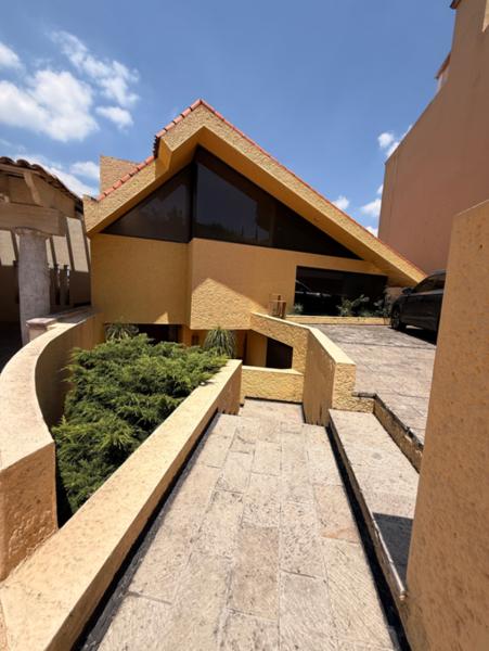 CASA EN VENTA EN BOSQUE DE LAS LOMAS EN RESIDENCIAL PIRICANTOS
