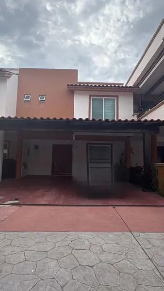 CASA EN VENTA O  RENTA EN PRIVADA PUERTA DE HIERRO EN CULIACAN SINALOA