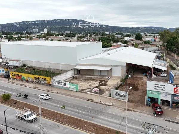 BODEGA COMERCIAL EN RENTA EN CAMINO REAL A COLIMA, EL CAMPARIO, ZAPOPAN
