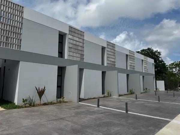 VERANDA TOWNHOUSES || EXCELENTES TH EN VENTA UBICADOS EN COMPLEJO AL NORTE DE MERIDA EN TEMOZON NTE