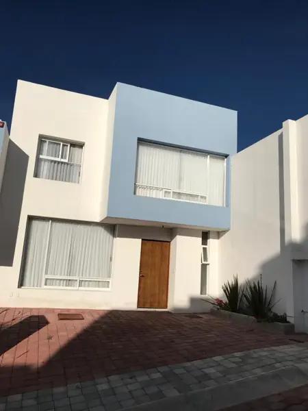FRACC. VISTA AZUL CERCA DE TEC MILENIO CERCA DEL LIB. SURPTE CON 4 REC ESTUDIO PB Y ROOF GARDEN