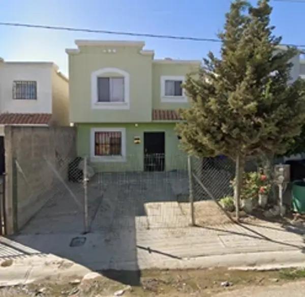 Venta de Casa en Villa del Real, Ensenada - 3 Recámaras, 2 Niveles