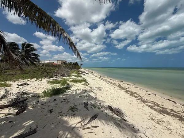 Terreno en Venta en Ixil, en la playa de Uaymitún, frente al mar