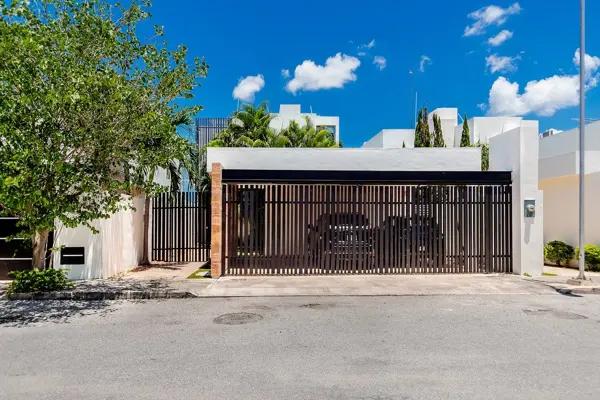 Casa en VENTA en Mérida, Yucatán en Núcleo de Sodzil con Paneles Solares
