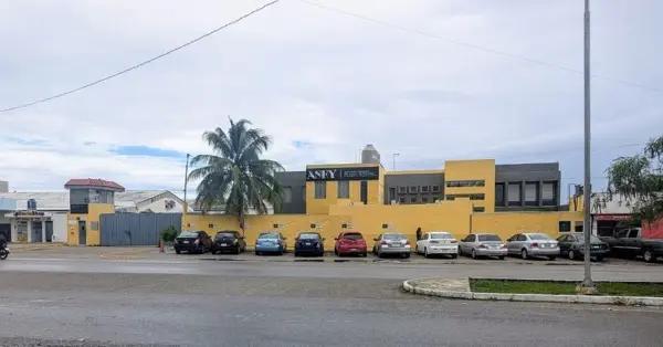 BODEGA Y OFICINA COMERCIAL EN RENTA EN AV. CORREA RACHO