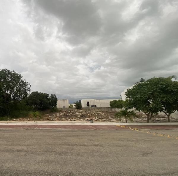 En VENTA precioso terreno en privada XamanTan