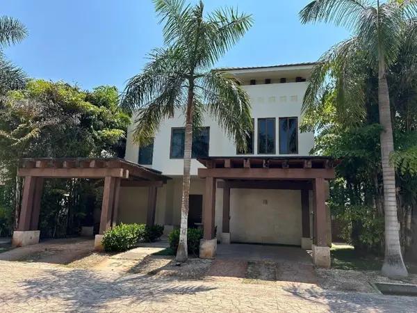 Casa en Venta frente al lago en Harmonia Yucatán Country Club