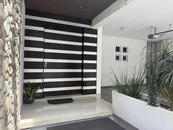 Casa contemporanea en Renta CUMBRES 5to Sector