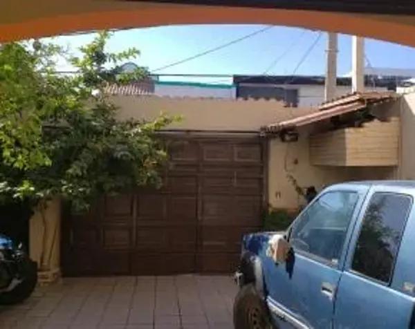 Casa de 3 Niveles en Venta cerca de la Playa en Flamingos, Mazatlán