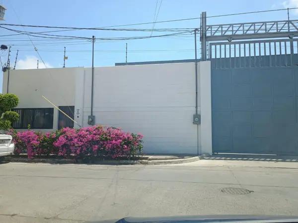 Bodega industrial en venta en Mazatlán, zona norte, con amplio estacionamiento Bodega industrial en venta en Mazatlán, zona norte, con amplio estacionamiento