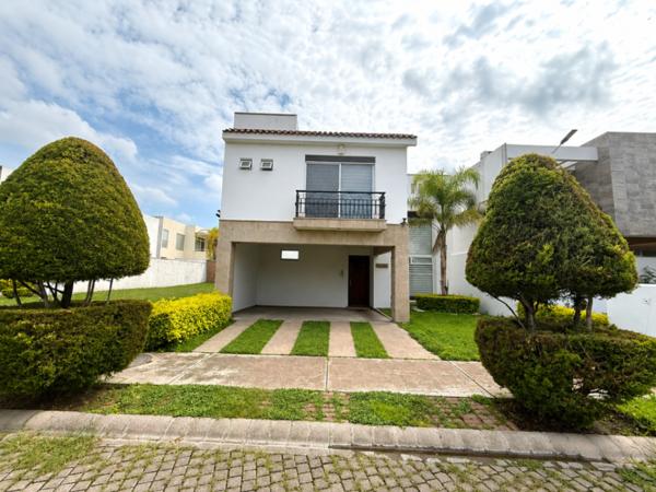 RENTA CASA AMUEBLADA EN COTO SAN NICOLAS