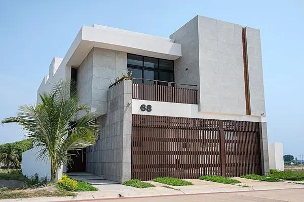 Residencia totalmente climatizada, domotizada, paneles solares, alberca, 4 recamaras Residencia totalmente climatizada, domotizada, paneles solares, alberca, 4 recamaras