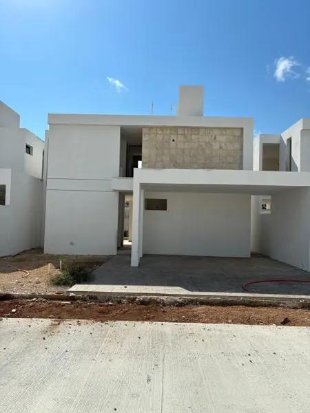 CASA EN VENTA EN MERIDA, PRIVADA EN ZONA CONKAL CON CASA CLUB