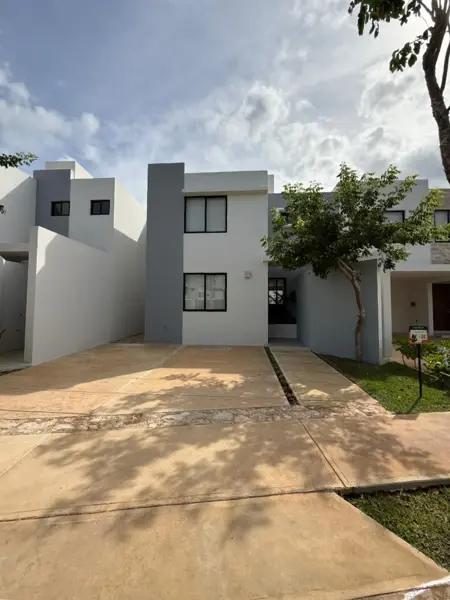CASA EN VENTA EN MERIDA EN PRIVADA CON AMENIDADES, CAUCEL, MOD B