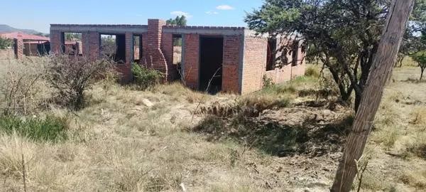 en venta terreno con construccion en obra negra