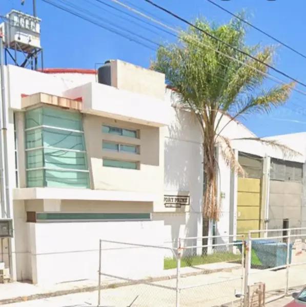 Bodega a media cuadra de blvd Hidalgo