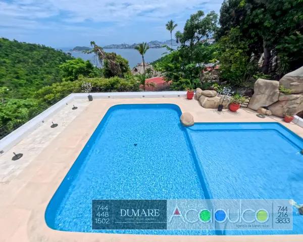 Casa de Lujo en Venta en las Brisas, Acapulco: Amplia Residencia con Vistas al Mar