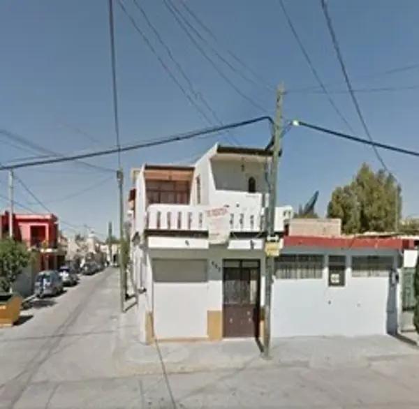 Venta de Casa en Ejido Ojocaliente, Aguascalientes: Amplia Propiedad Habitacional con 4 Recámaras