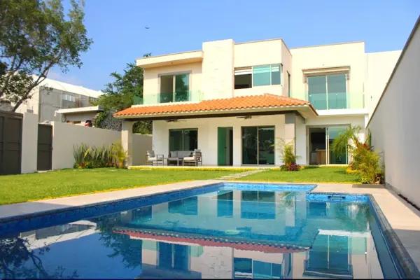 Residencia nueva en venta con 4 habitaciones, alberca privada en Xochitepec Morelos