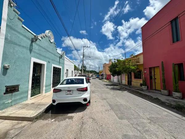 CASA VENTA EN EL CENTRO DE MÉRIDA DE 3 RECAMARAS CON ALBERCA Y COCHERA CASA VENTA EN EL CENTRO DE MÉRIDA DE 3 RECAMARAS CON ALBERCA Y COCHERA