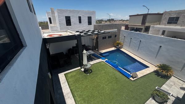 RESIDENCIA EN VENTA CON ALBERCA, TERRAZA Y ASADOR