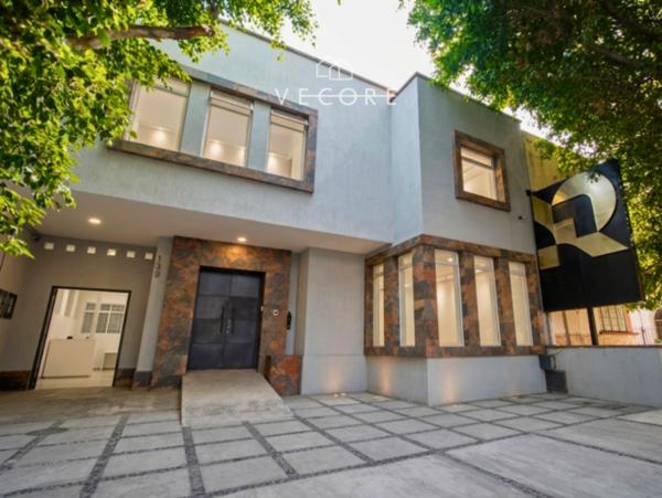 CASA ADAPATADA A OFICINAS EN VENTA, COL. AMERICANA, GUADALAJARA CASA ADAPATADA A OFICINAS EN VENTA, COL. AMERICANA, GUADALAJARA