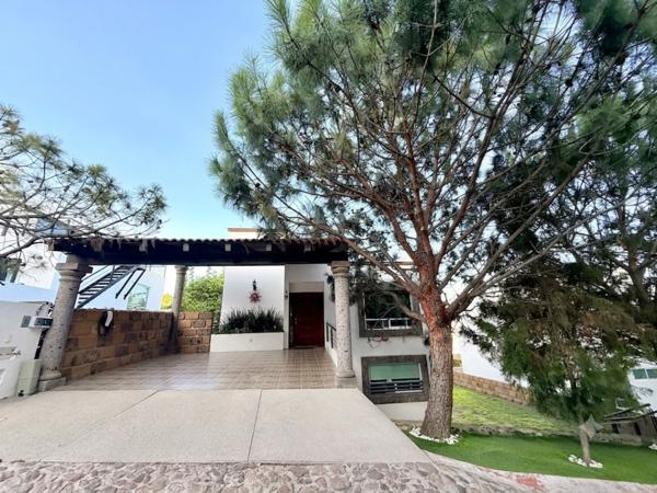 Casa en Venta en Vista Real y Country Club, Corregidora, Querétaro - Amplia y Bien Ubicada