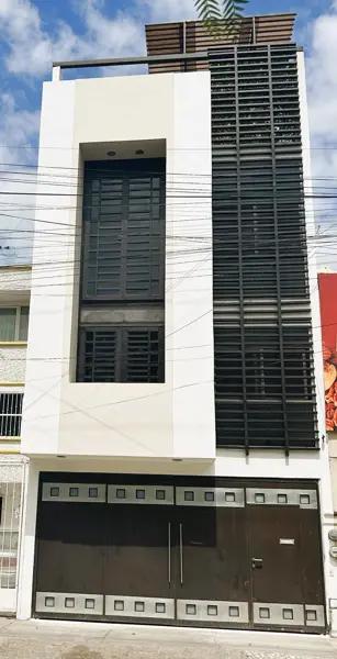 CASA EN VENTA SOBRE AVENIDA EN COLINAS DE SANTA JULIA