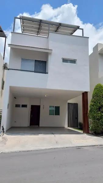 Casa en Renta en Paseo del Vergel, Monterrey: 3 Recámaras y Seguridad