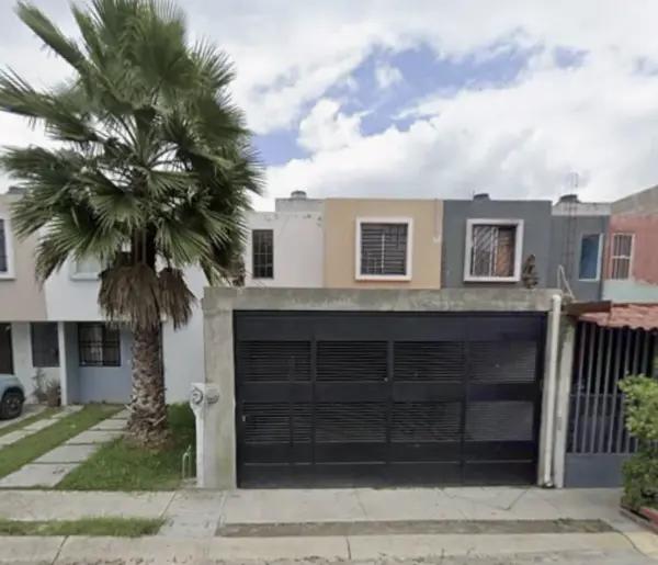 CASA EN VENTA 4 ESTACIONES