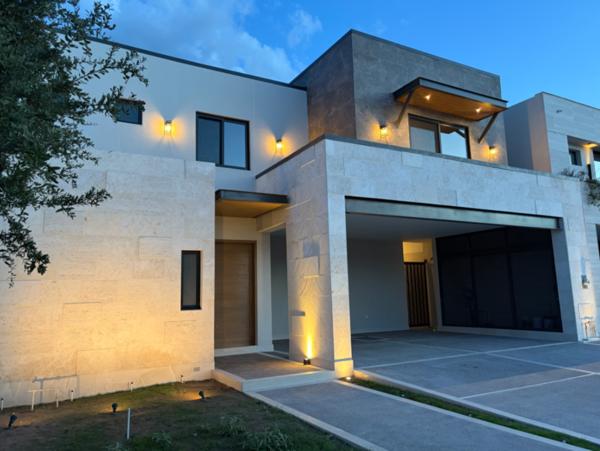 Preciosa Casa Nueva en Venta. Residencial La Cava.