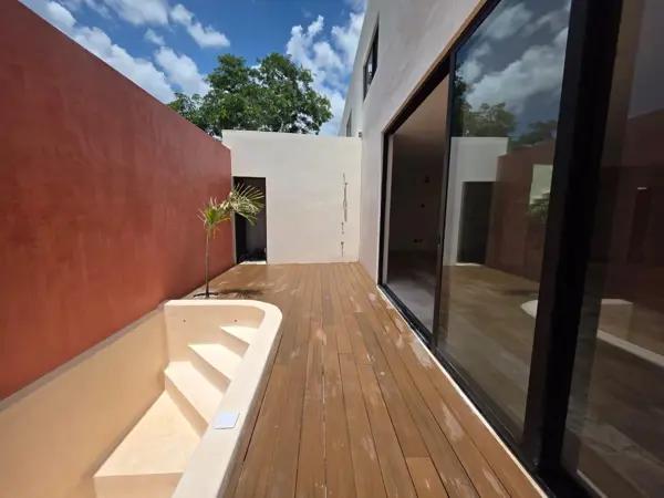 CASA EN VENTA EN TEMOZÓN NORTE EN ESQUINA Y CON ALBERCA, MERIDA YUCATAN