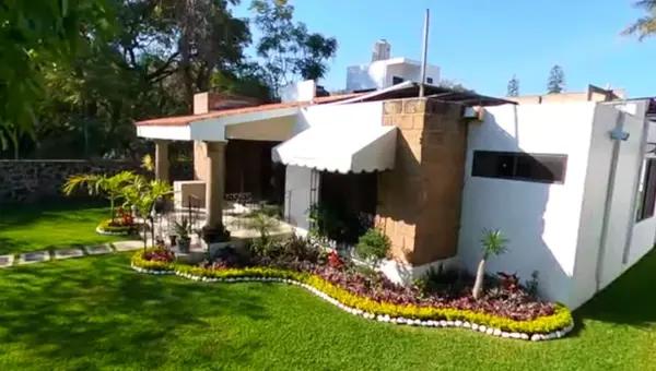 GRAN CASA EN LAS FINCAS.