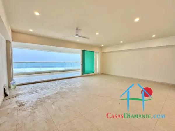 Departamento de playa con terraza, vista al mar y 4 recámaras