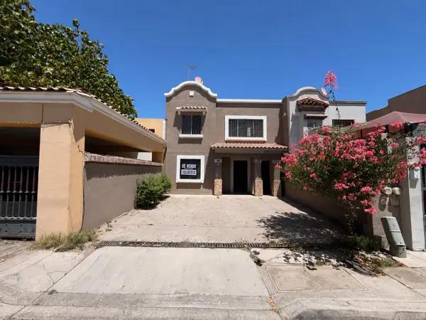 Casa en Venta en Gran Venecia, Mexicali - Ubicación Estratégica y Espacios Funcionales