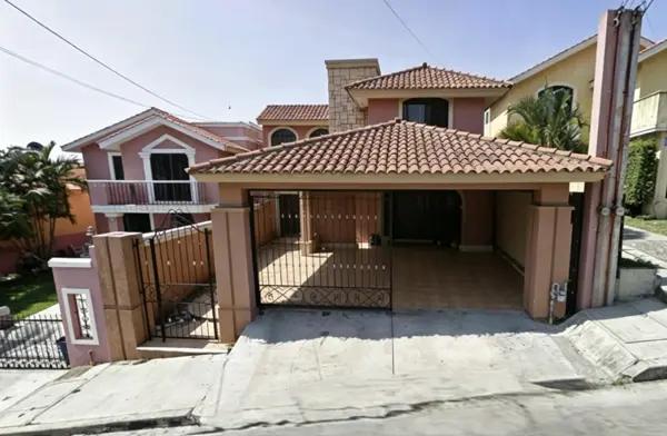CASA EN VENTA LOMAS DE LA AURORA