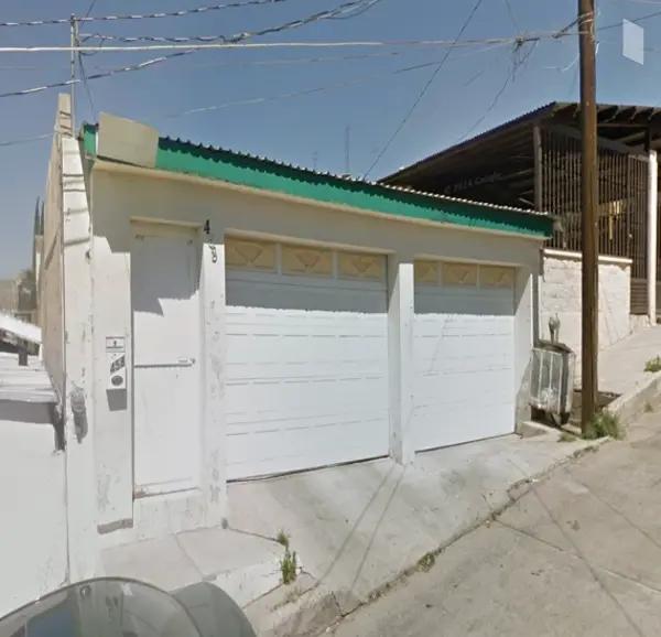 Venta de Casa en Nogales, Sonora: Amplia Vivienda con 4 Recámaras y Cocina Integral
