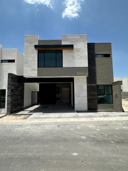 Casa en Venta en Seterra Saltillo | Frente a Área Verde | 4 Recámaras | Amplios Espacios