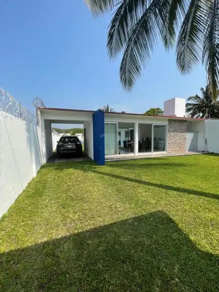 VENDO CASA A 400 MTS., DE LA HERMOSA PLAYA DE CHALCHIHUECAN (ideal para remodelar y ampliar )