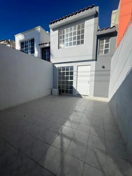 CASA EN VENTA EN REAL DE LOS NARANJOS