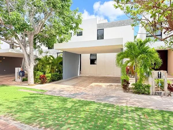 Casa en venta con 4 habitaciones y paneles solares en merida yucatan