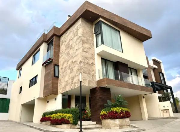 Residencia en condominio en venta en Bosque Real, Huixquilucan