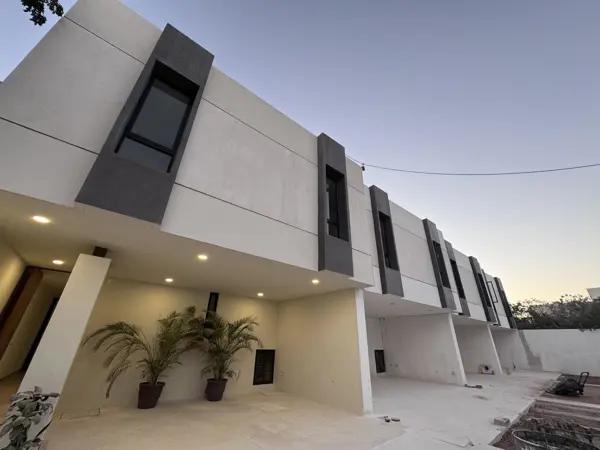 ALMAVERA || EXCELENTES 8 RESIDENCIAS EN VENTA UBICADAS AL NOR-PONIENTE DE LA CIUDAD DE MERIDA DESPUES DE PERIFERICO EN EL FRACC. GRAN SANTA FE NORTE.