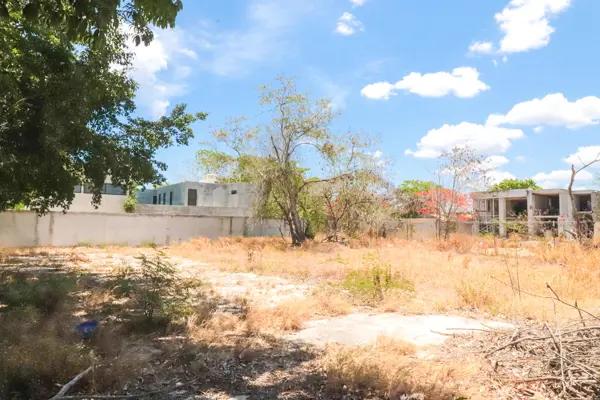 EXCELENTE TERRENO EN VENTA DE GRAN TAMAÑO EN ZONA CENTRICA, NIVELADO, UBICADO EN DZITYA