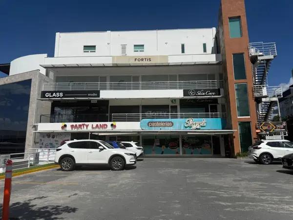 Local en renta en Centrito del Valle en San Pedro Garza García