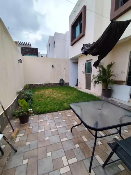 CASA EN RENTA EN LOMAS RESIDENCIAL