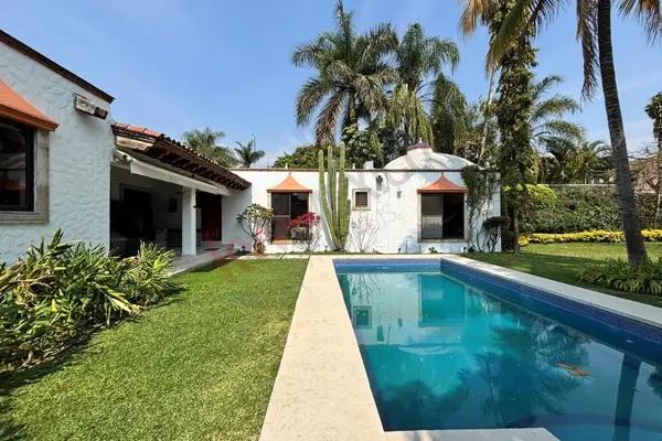 VENTA CASA ESTILO COLONIAL EN UNA PLANTA, DELICIAS CUERNAVACA.