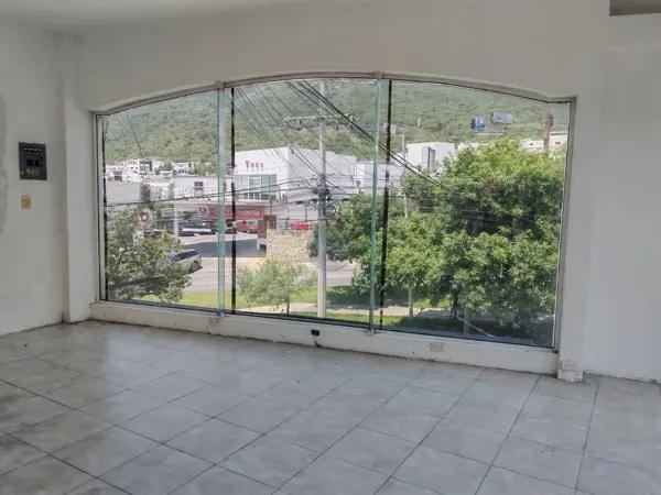 Local en plaza comercial San Jerónimo