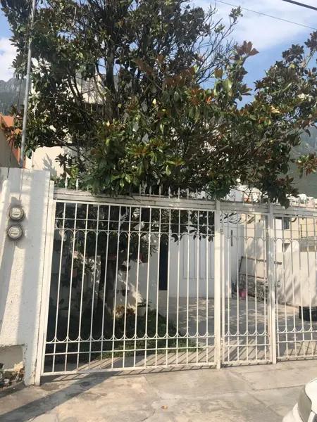 Casa en renta en Residencial Hacienda, Monterrey - 3 recámaras, ubicación estratégica